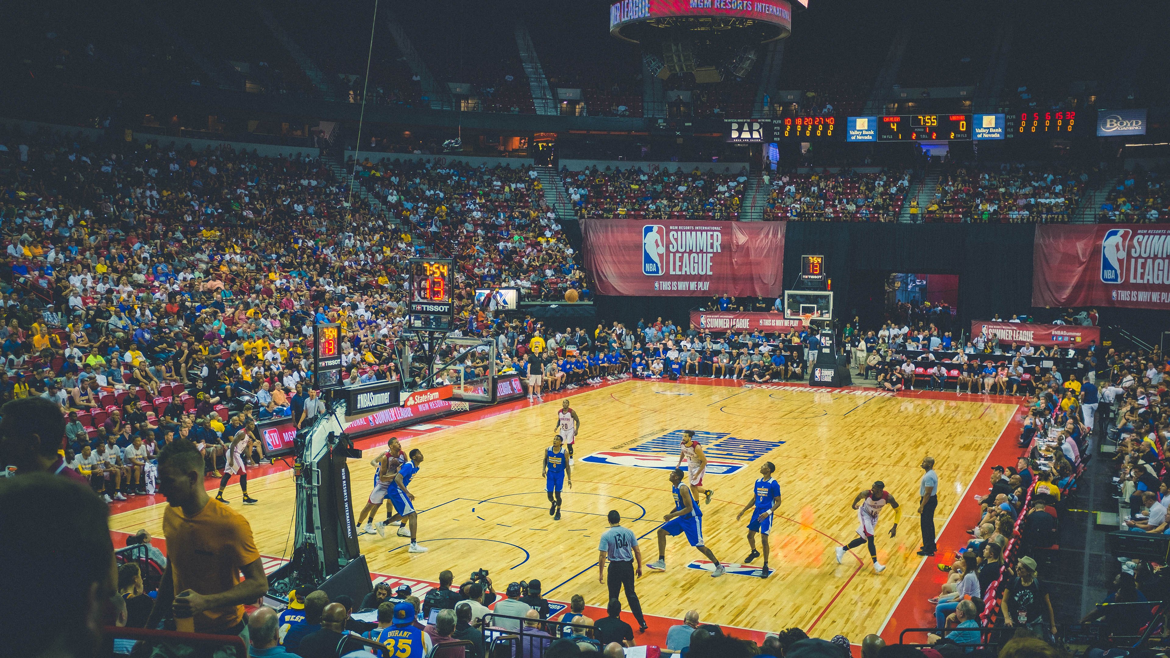 鏖战岭南，当雄鹿战术遇上詹皇的个人英雄主义