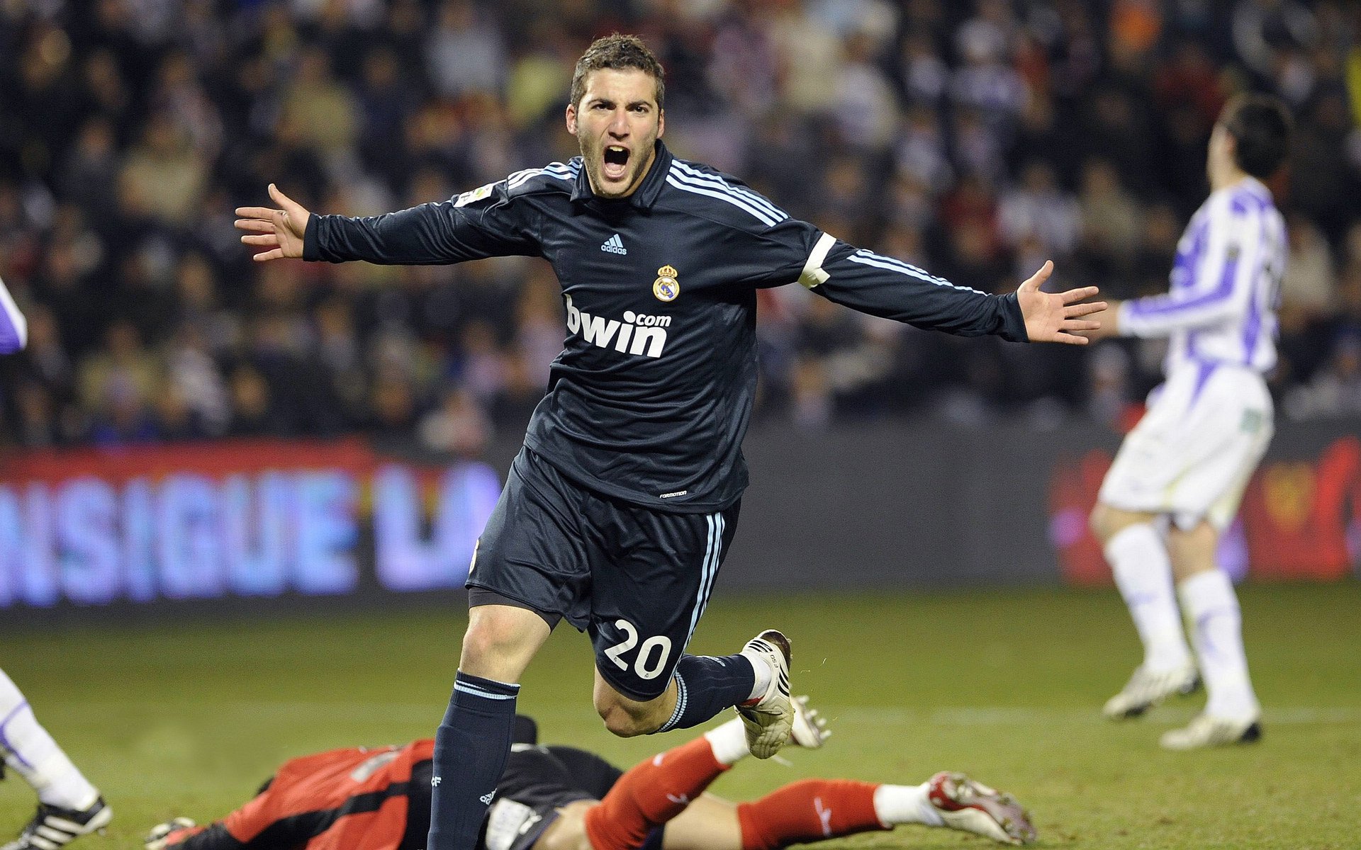 穆勒关键一击定乾坤，哥伦比亚提前终结悬念土耳其